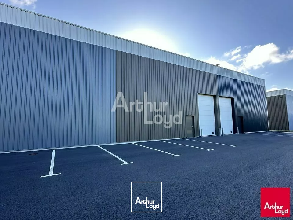 Cellule d'activité neuve et aménagée - Au bord de l'axe RENNES SAINT-MALO