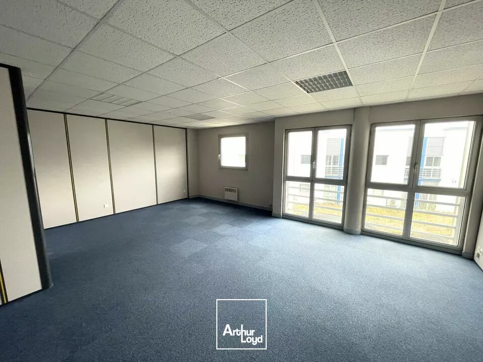 TECHNOPOLE DU FUTUROSCOPE  POITIERS NORD - BUREAUX À LOUER DE 372 ENTIÈREMENT RÉHABILITÉS