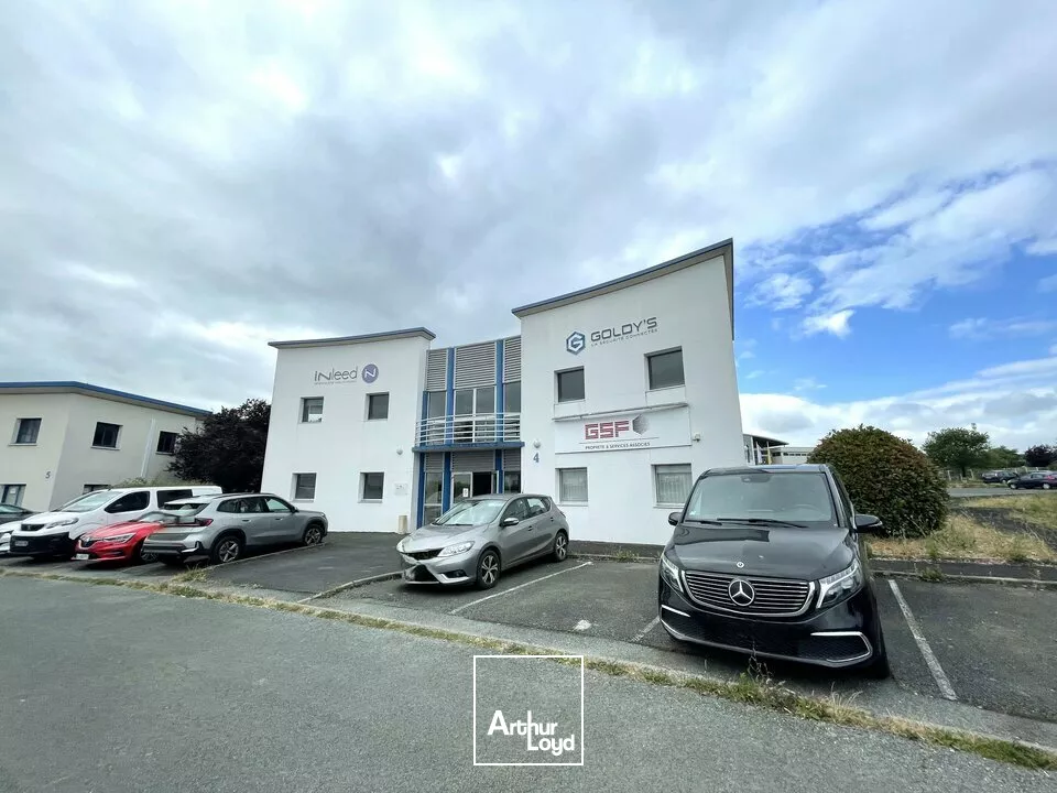 TECHNOPOLE DU FUTUROSCOPE  POITIERS NORD - BUREAUX À LOUER DE 372 ENTIÈREMENT RÉHABILITÉS