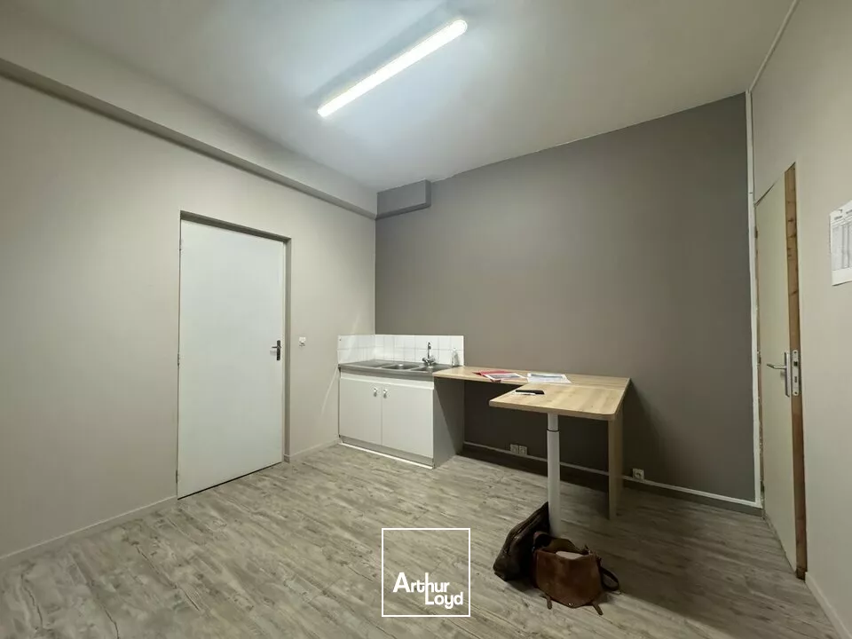 TOURS MIRABEAU BUREAU COMMERCIAL A LOUER 90 m² - BELLE VISIBILITE