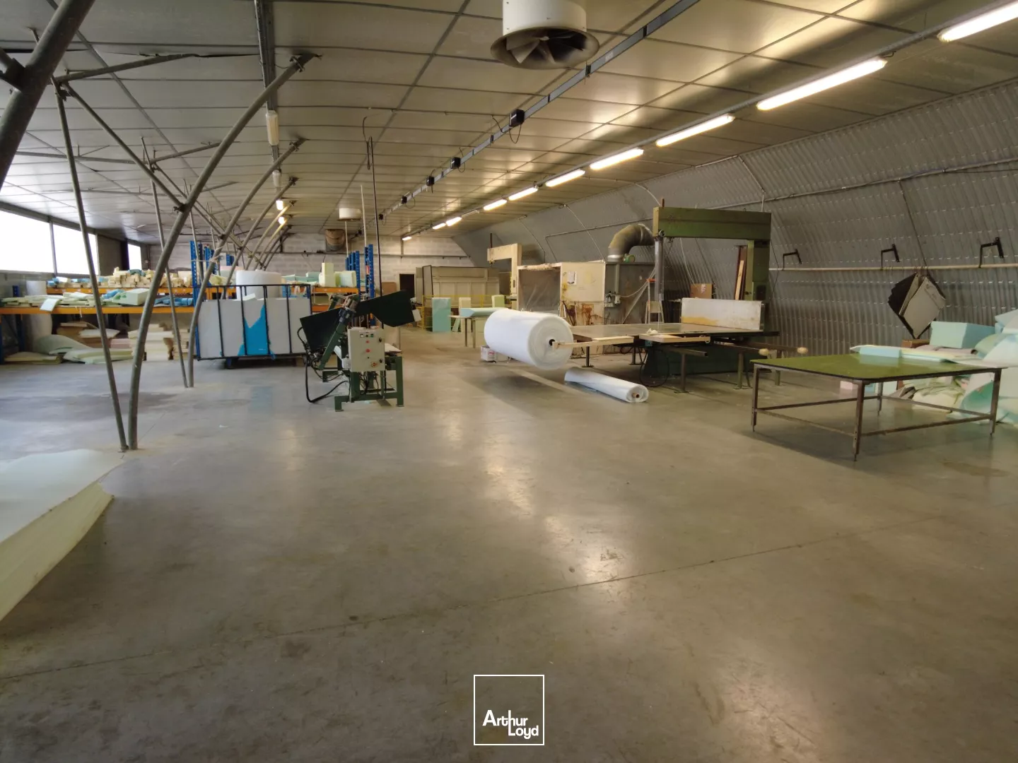 A LOUER LOCAL D'ACTIVITÉ 570 M2 BETHISY-SAINT-PIERRE