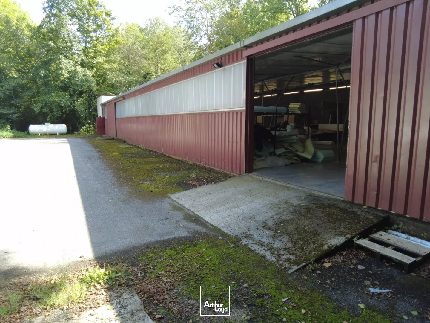 A LOUER LOCAL D'ACTIVITÉ 570 M2 BETHISY-SAINT-PIERRE