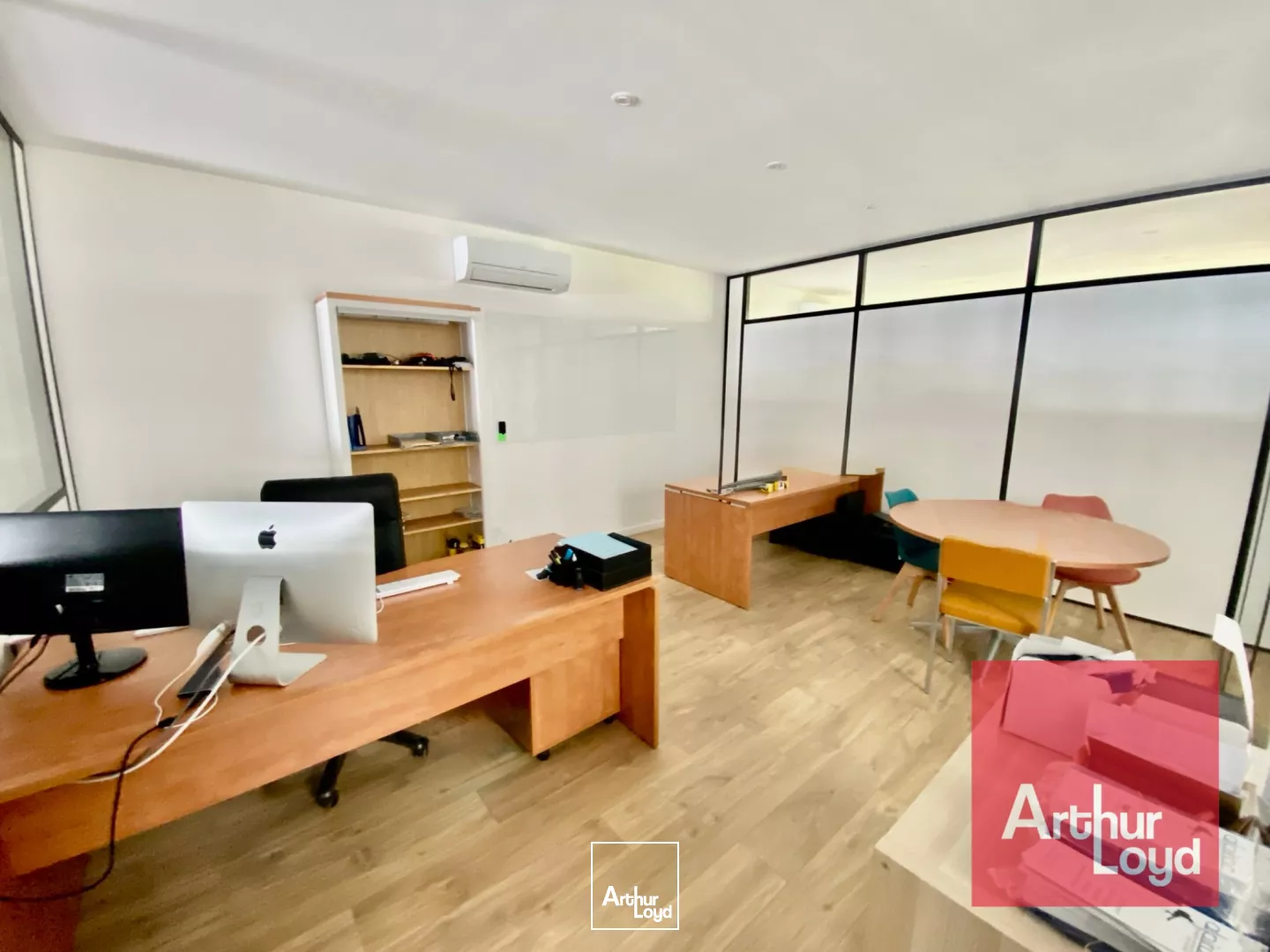 LOCAUX D'ACTIVITÉ À LOUER - MAUGUIO