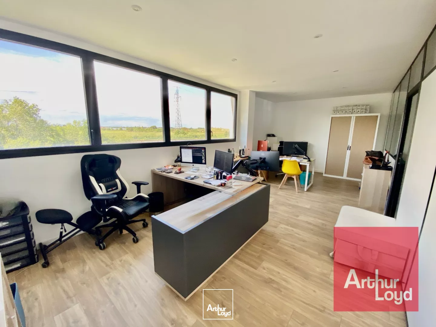 LOCAUX D'ACTIVITÉ À LOUER - MAUGUIO