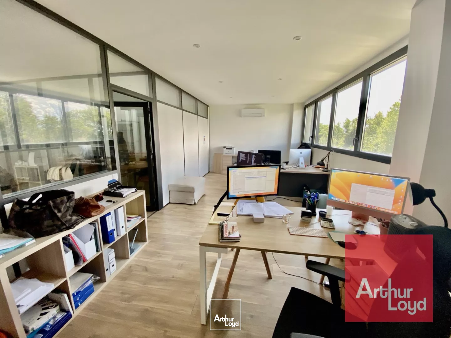 LOCAUX D'ACTIVITÉ À LOUER - MAUGUIO