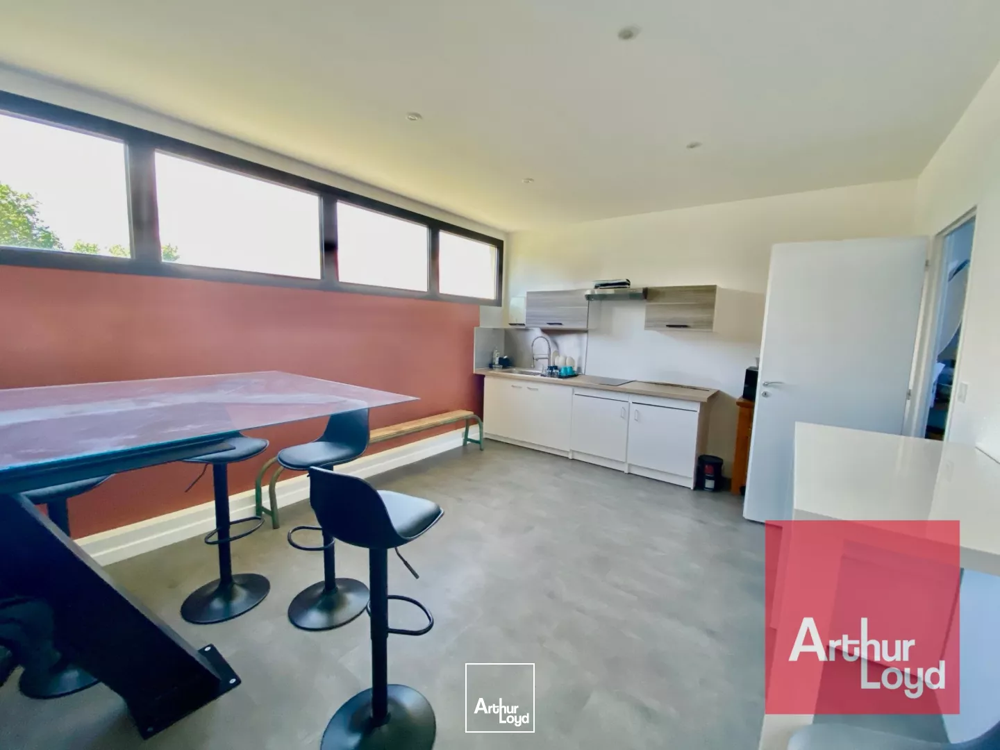 LOCAUX D'ACTIVITÉ À LOUER - MAUGUIO