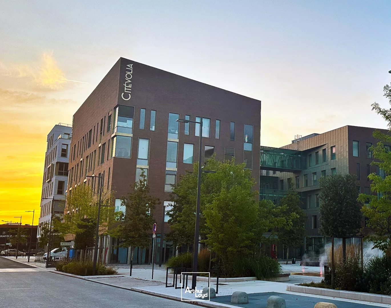 À louer - Bureaux modernes de 303 m² à Fleury-les-Aubrais - Quartier Interives