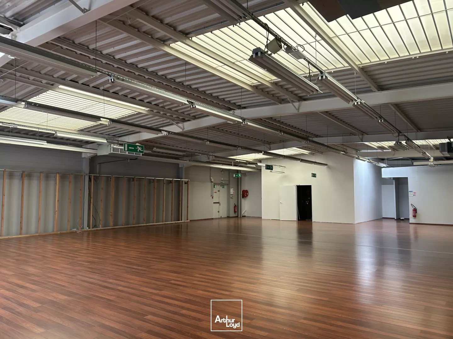 LOCAL COMMERCIAL - 440 M2 - TRIGNAC - ZONE AUCHAN - LOCATION - PARKING 