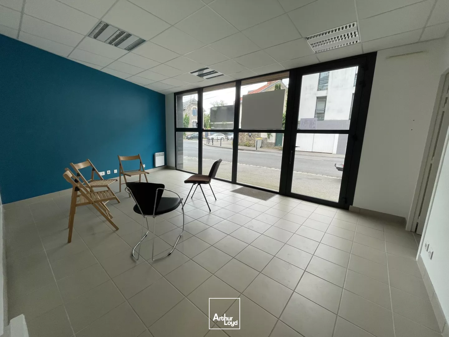 LOCAL COMMERCIAL - BUREAUX - À LOUER - NANTES