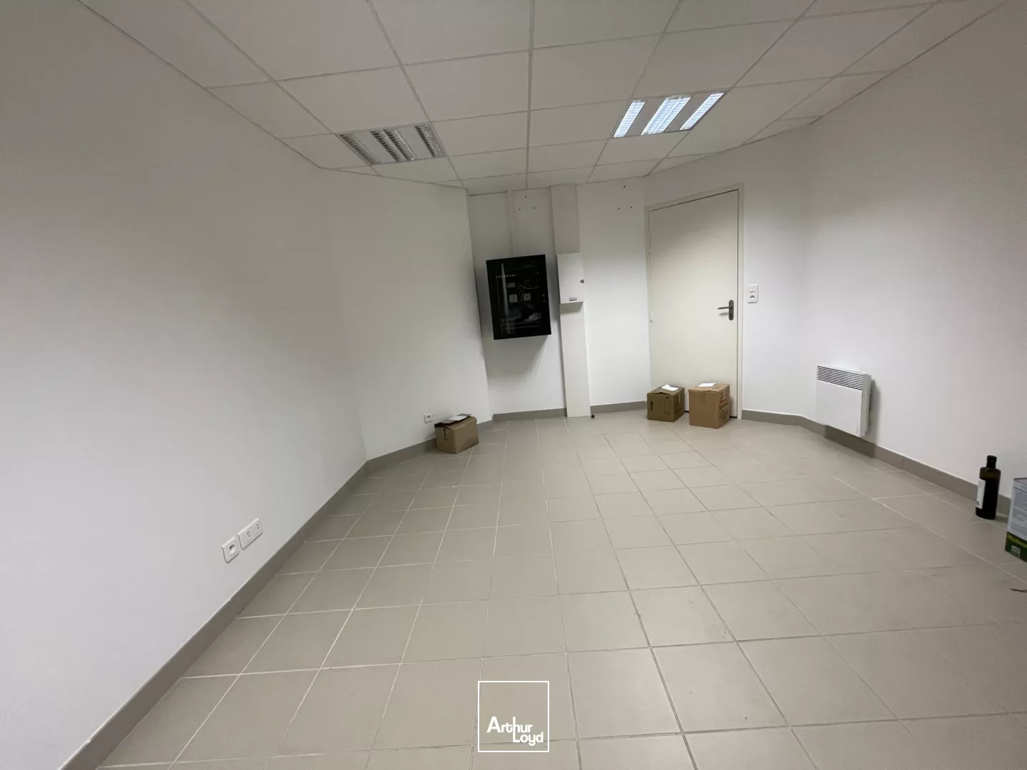 LOCAL COMMERCIAL - BUREAUX - À LOUER - NANTES