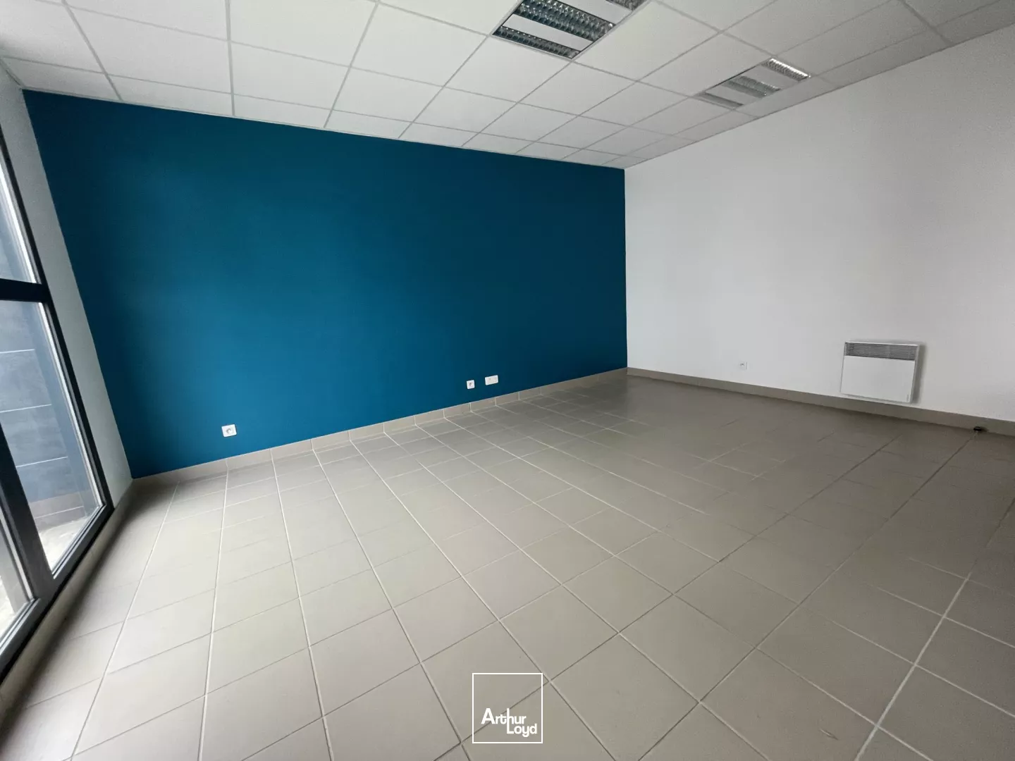 LOCAL COMMERCIAL - BUREAUX - À LOUER - NANTES