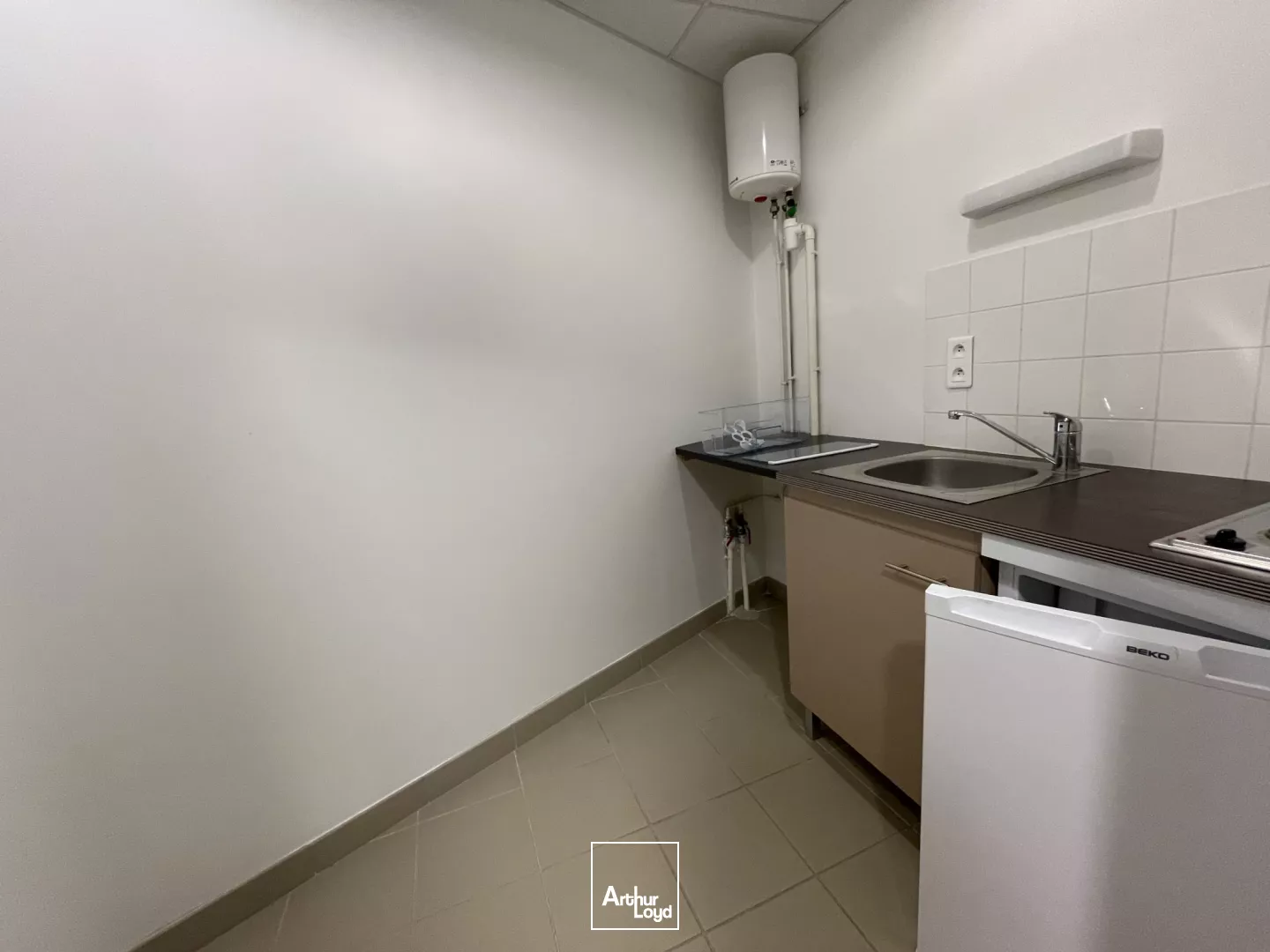 LOCAL COMMERCIAL - BUREAUX - À LOUER - NANTES