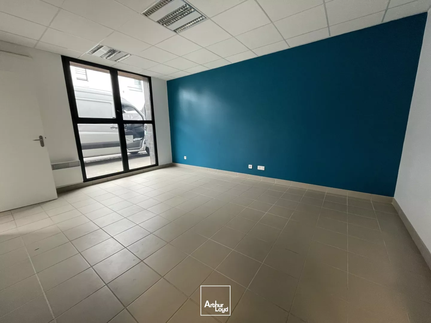 LOCAL COMMERCIAL - BUREAUX - À LOUER - NANTES