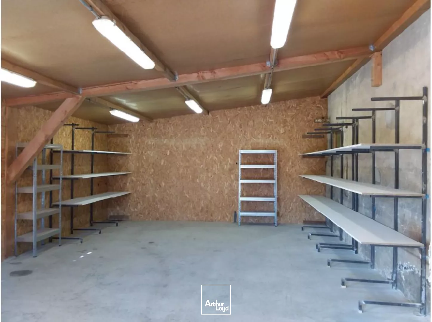 Local d'activité avec bureaux et parking à louer - Proximité autoroute - La Farlède