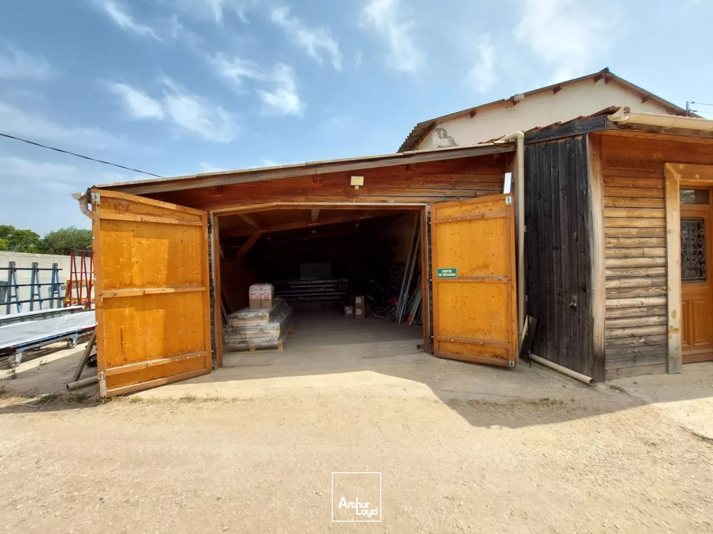 Local d'activité avec bureaux et parking à louer - Proximité autoroute - La Farlède