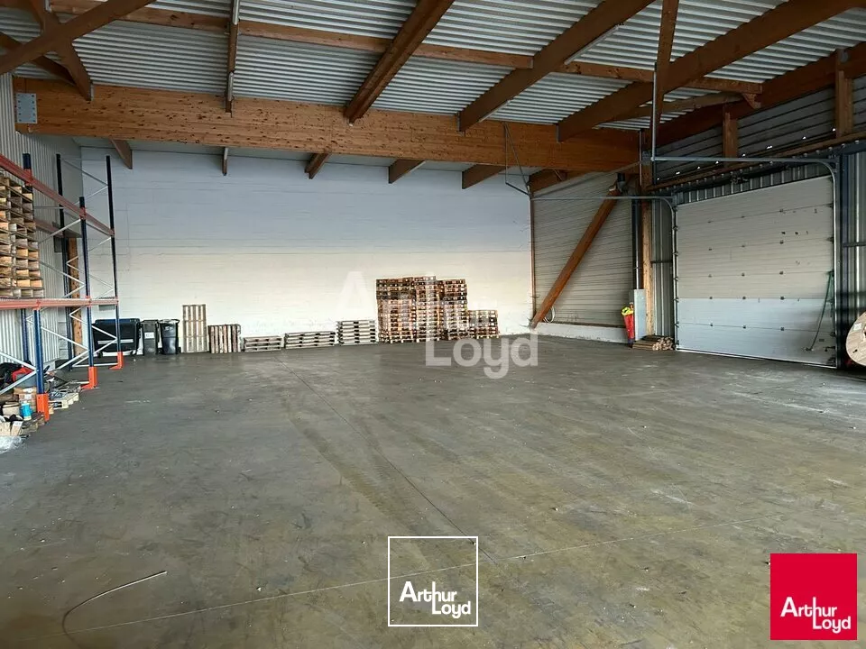 PROCHE BLOIS - LOCATION LOCAL D'ACTIVITÉ DE 1 250 M² - AXE PASSANT 