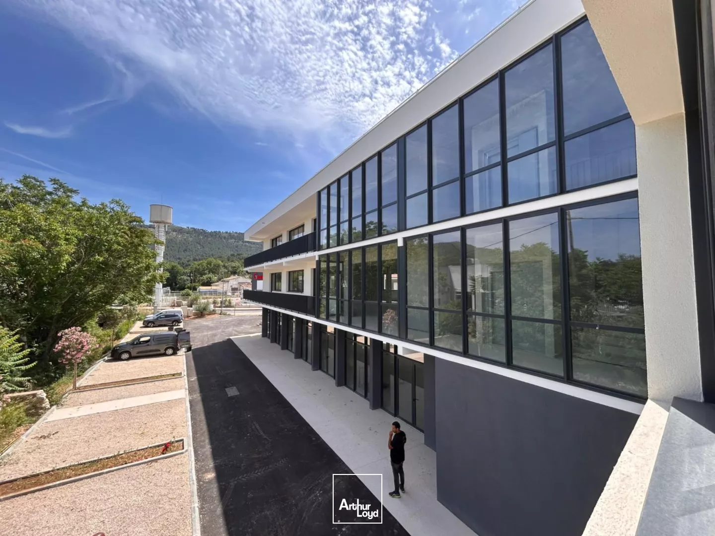 Bureaux neufs PMR et ERP avec parkings à louer à Aubagne - Proximité Les Paluds