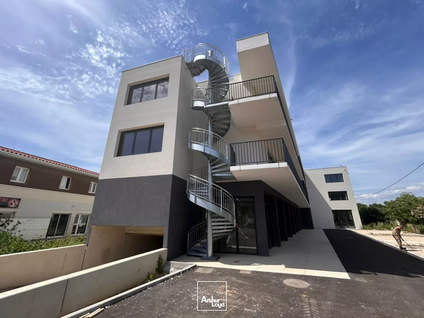 Bureaux neufs PMR et ERP avec parkings à louer à Aubagne - Proximité Les Paluds