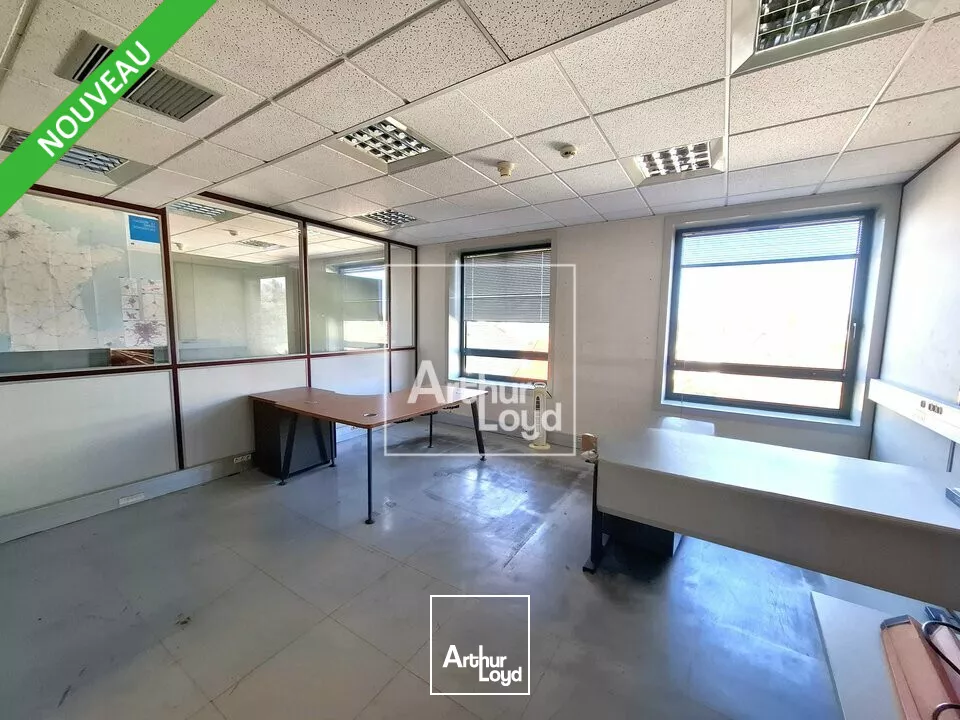 Emplacement idéal à proximité de toutes commodités!