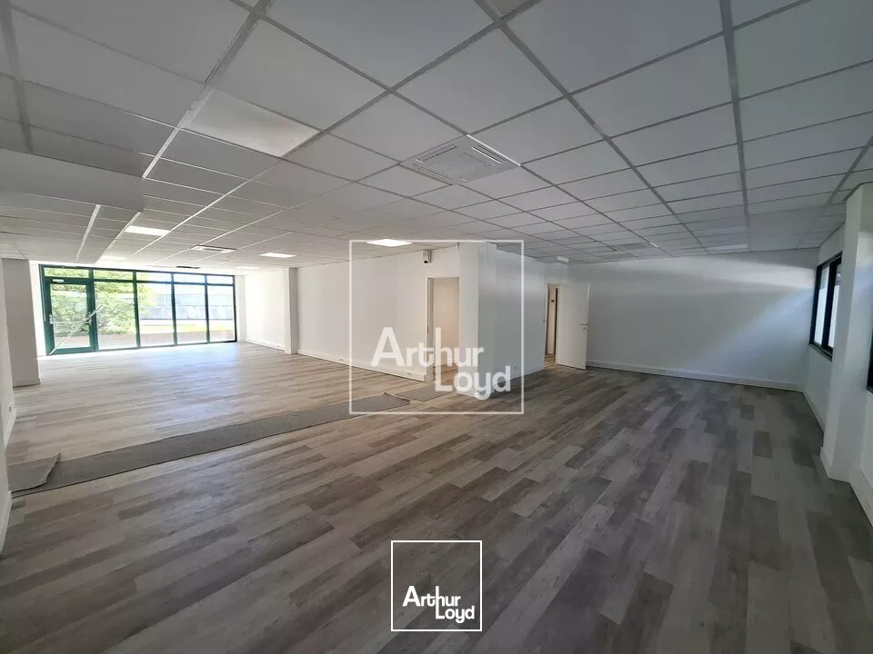 Locaux à louer en RDC à proximité immédiate de la Gare