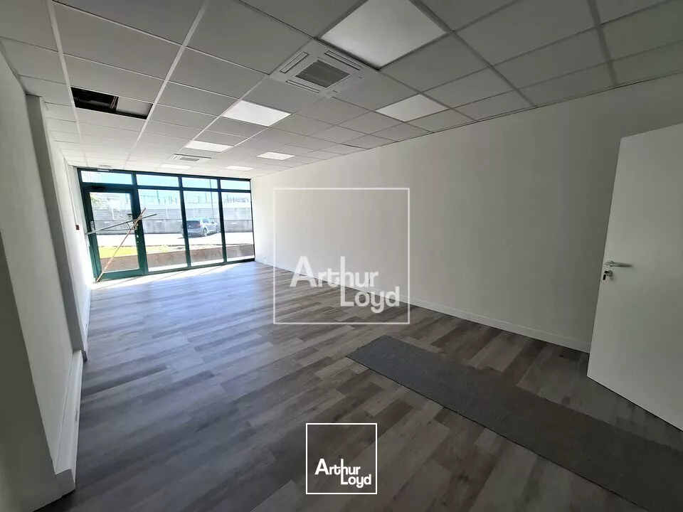 Locaux à louer en RDC à proximité immédiate de la Gare