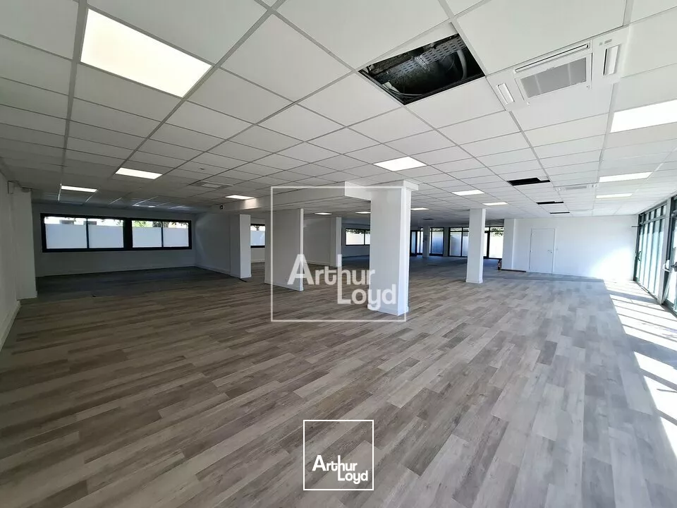 Locaux à louer en RDC à proximité immédiate de la Gare