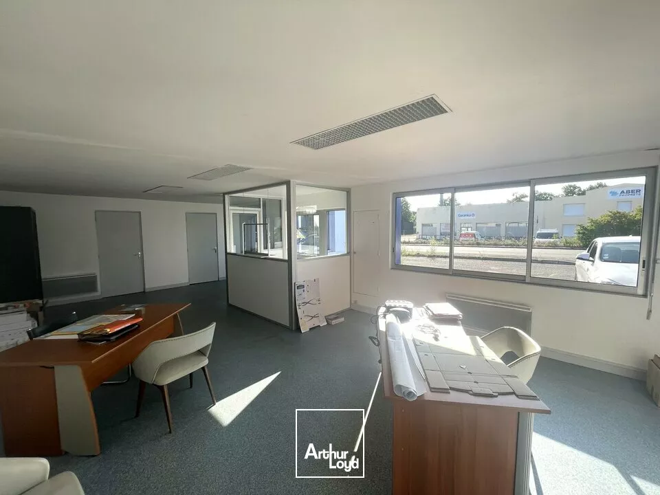 BUREAUX LIVRES ENTIEREMENT RENOVES ZONE REPUBLIQUE 65.5M²