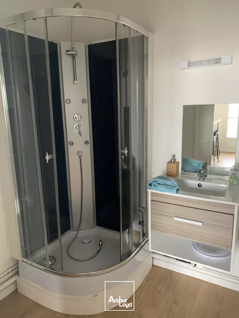 À louer - Bureaux de 70 m² dans la Tour Perret à Amiens, emplacement central face à la gare