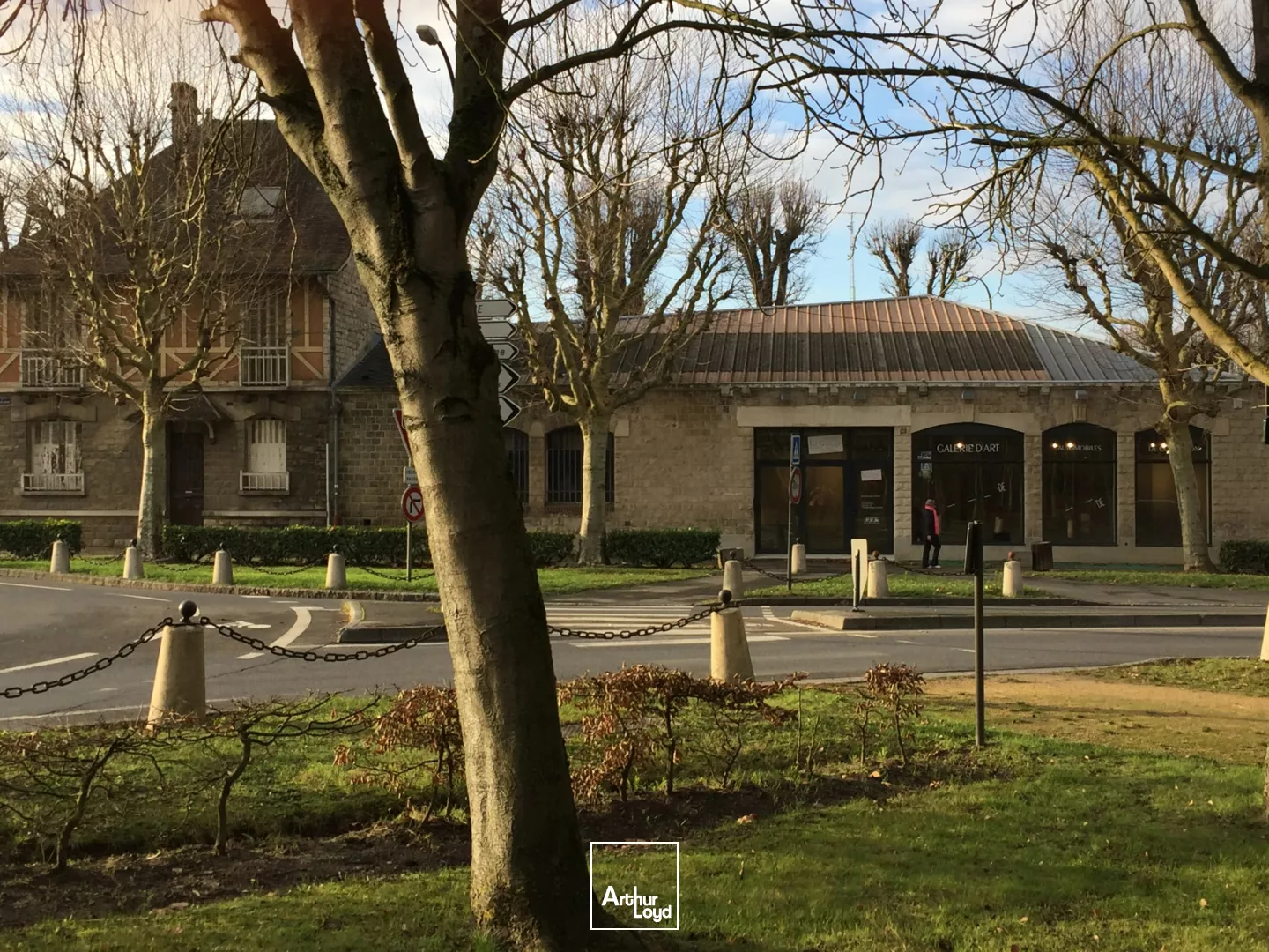 A LOUER LOCAL COMMERCIAL 388 M2 - CHANTILLY