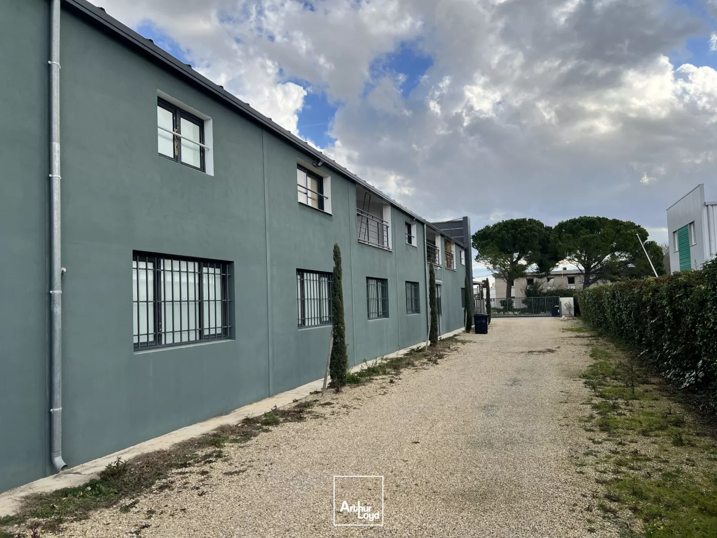 Local d'Activité - location - 1500 m² en ZI Nord d'Arles 