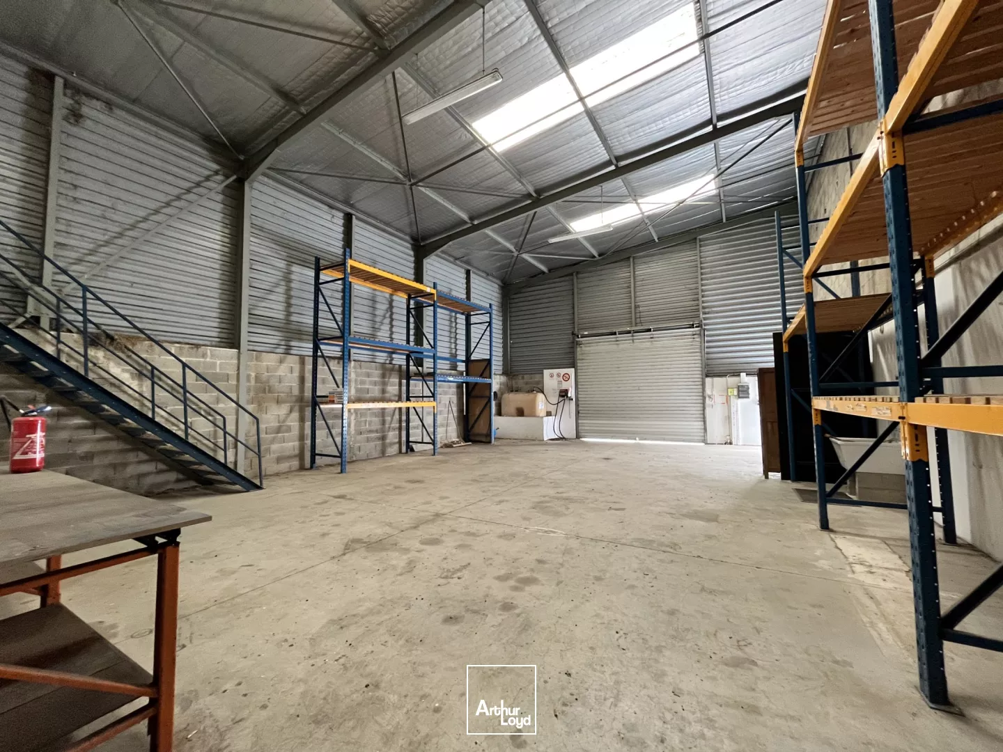 Opportunité d'implantation : Local d'activité avec entrepôt et bureaux à Nîmes KM DELTA