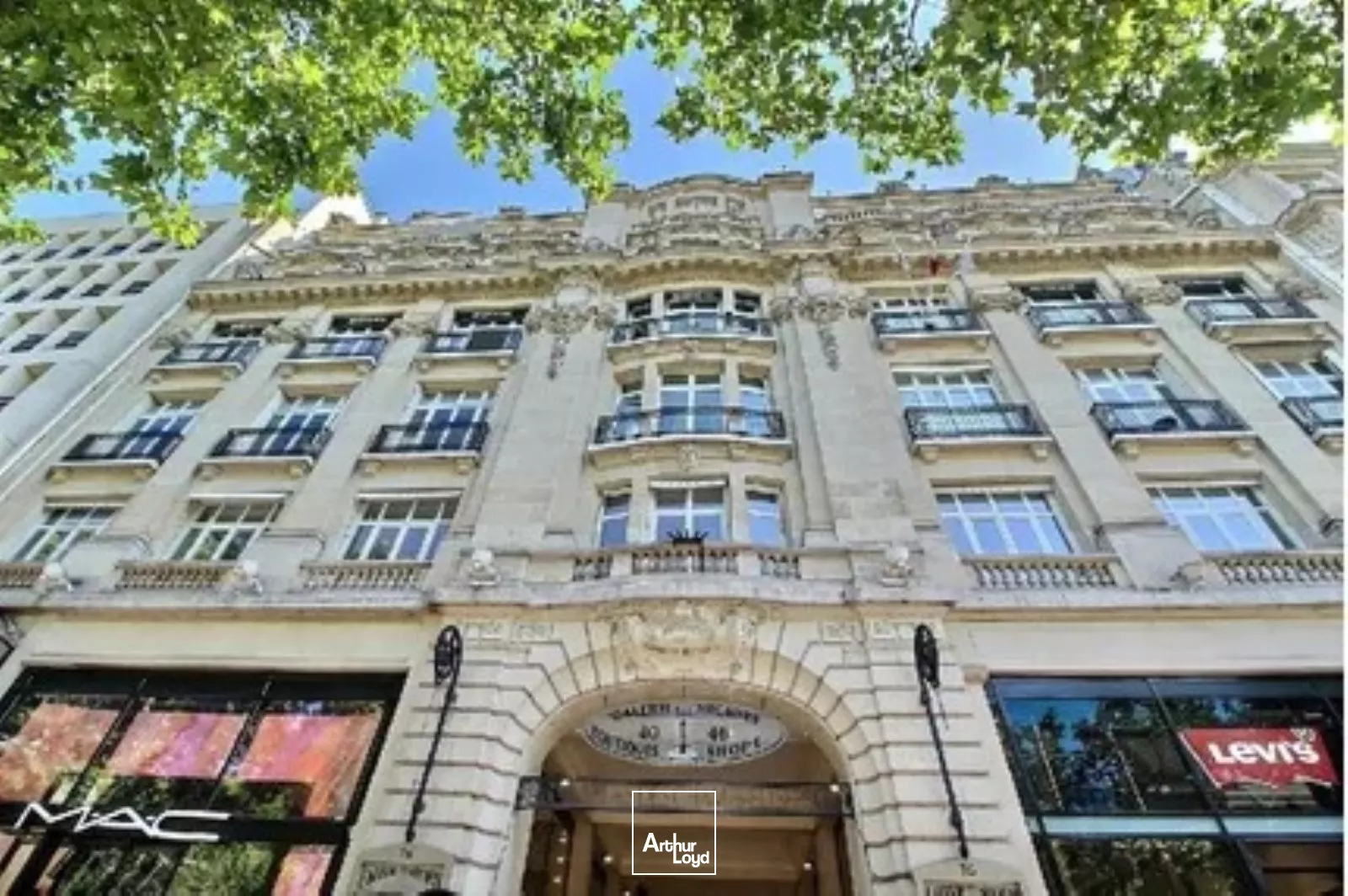 Bureaux A Louer - Espace de travail élégant à Paris 8e - 64 m² 