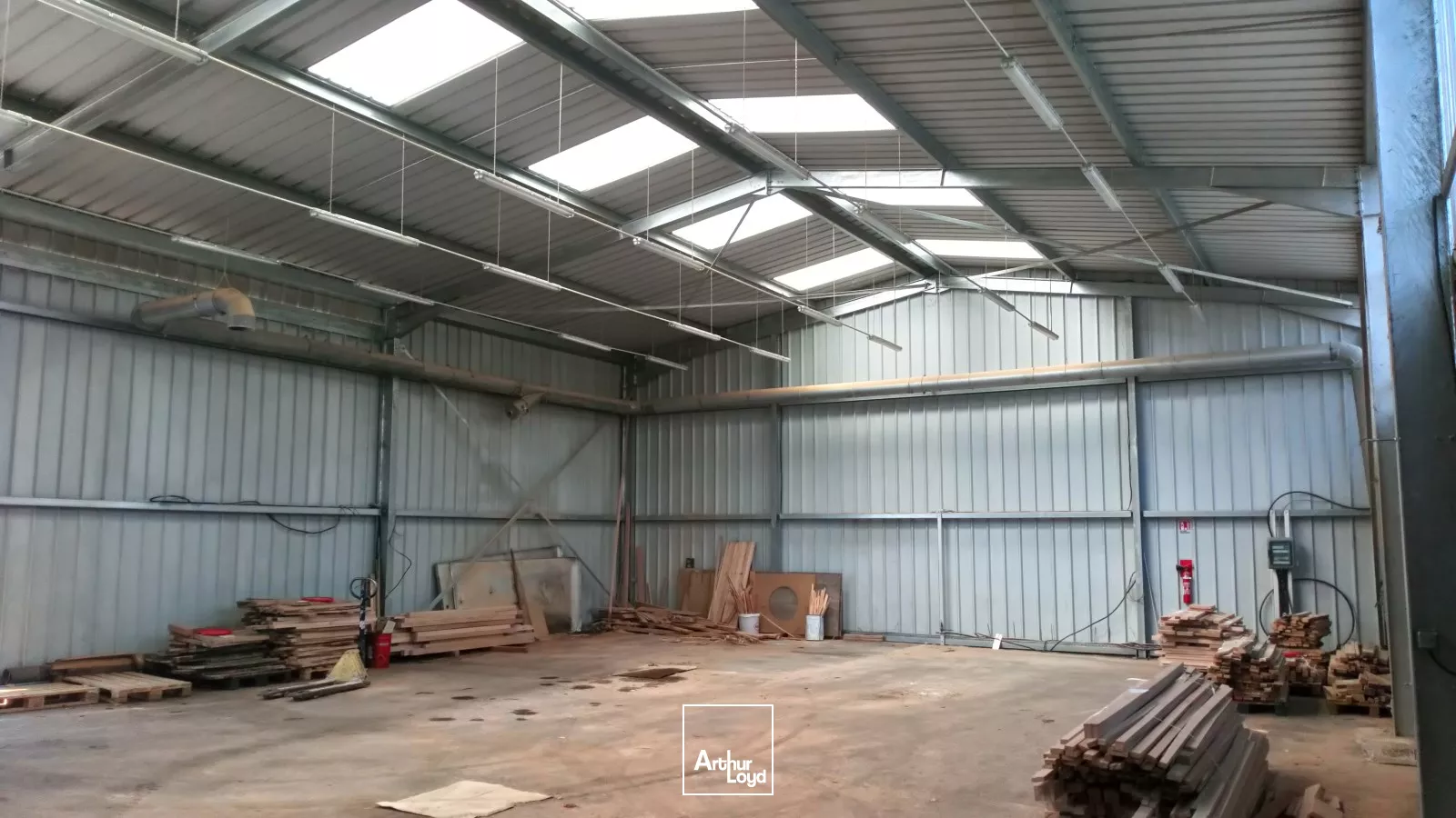 À VENDRE - LOCAL D'ACTIVITÉ - 1 440 M2 