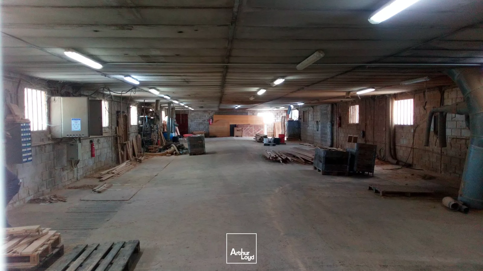 À VENDRE - LOCAL D'ACTIVITÉ - 1 440 M2 