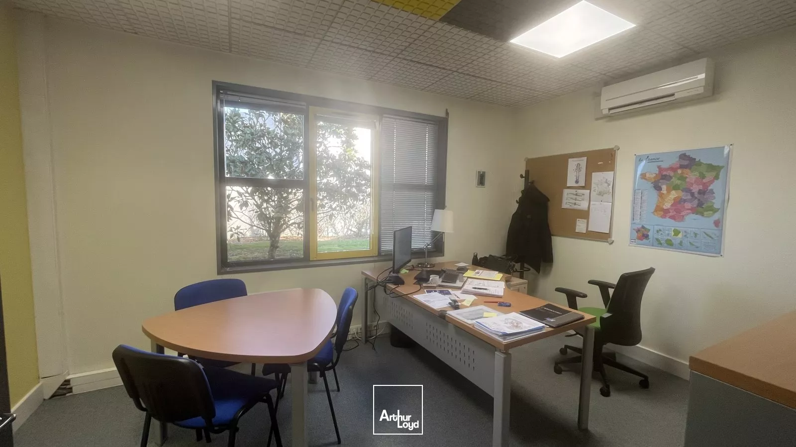 Bureaux à louer à OLIVET LES AULNAIES - 281 m2 