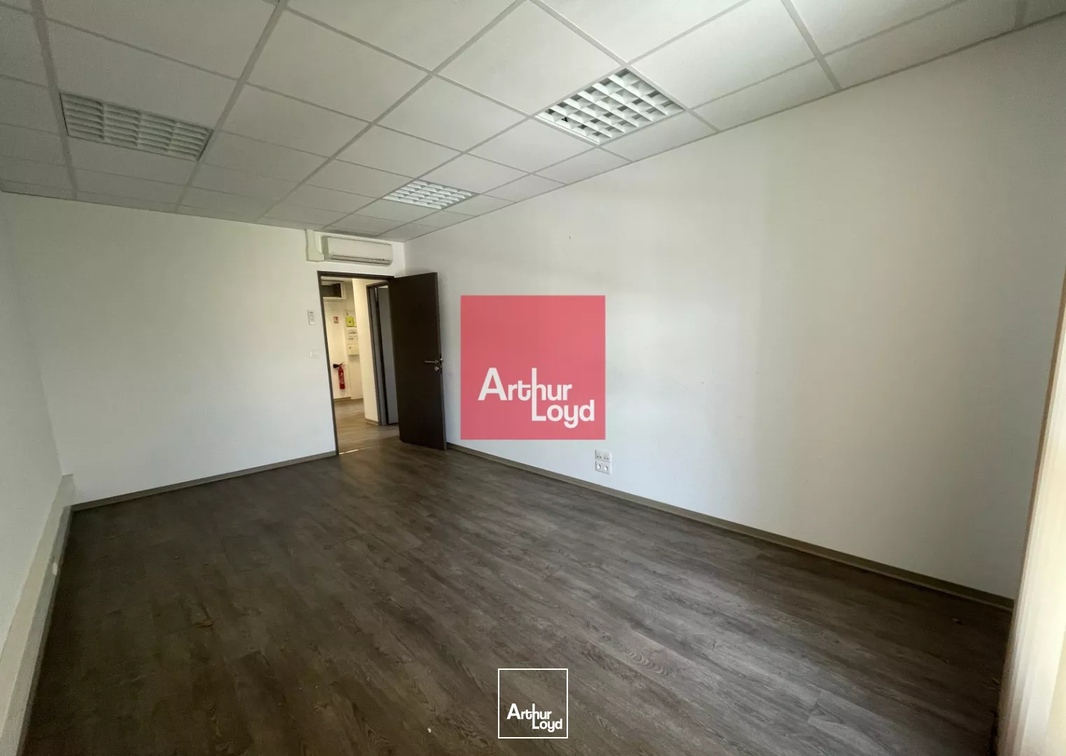 BUREAUX AVEC PARKINGS LOCATION - NIMES PERIPHERIQUE 