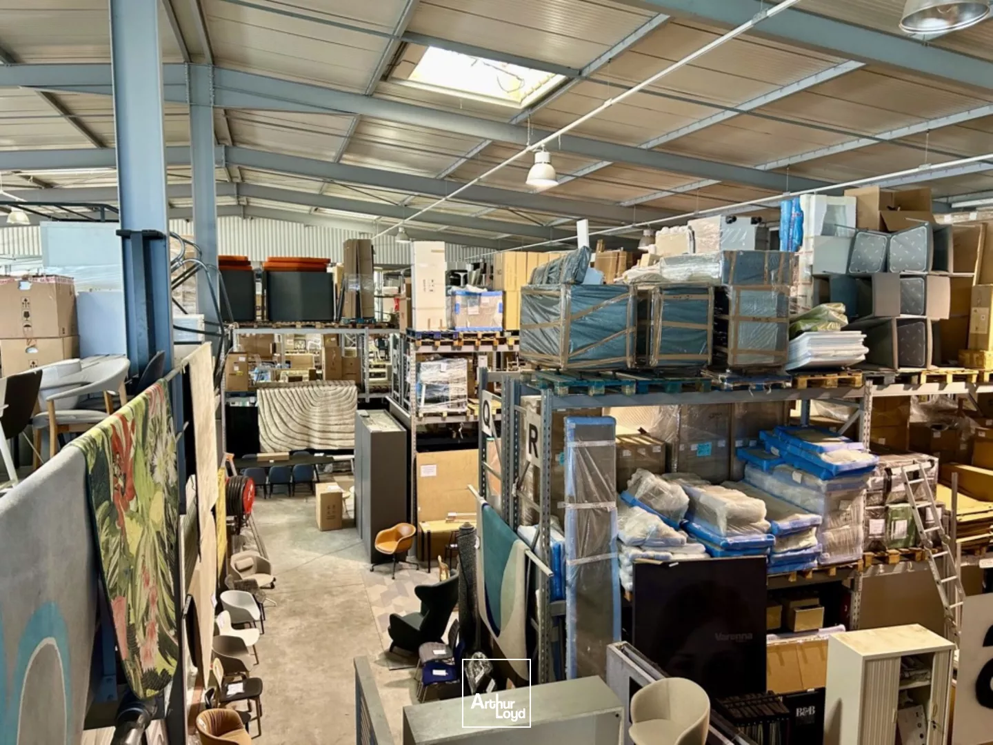 EXCLUSIVITE LOCAUX D'ACTIVITÉ - GALLARGUES LE MONTUEUX - PROCHE AUTOROUTE