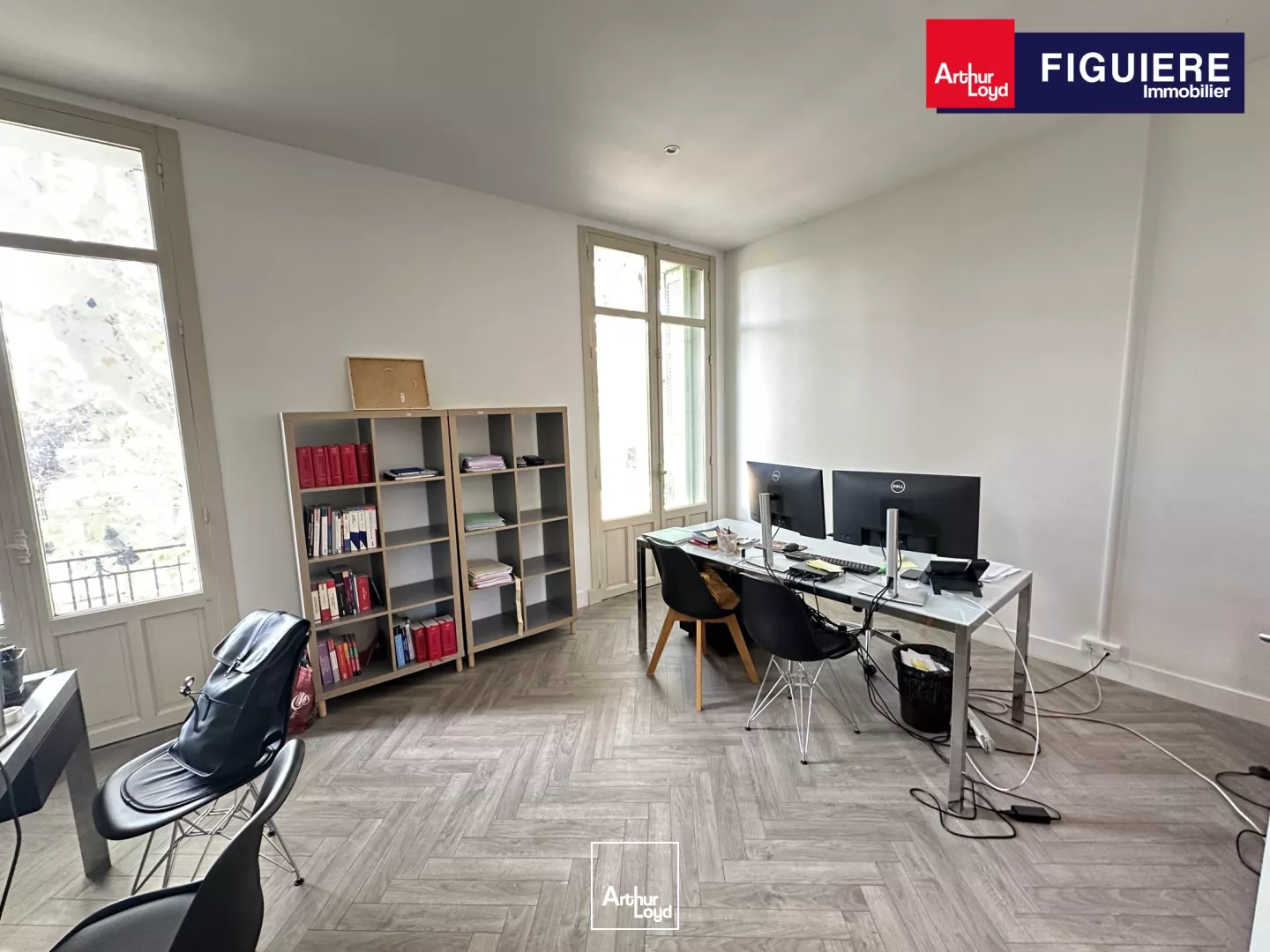 Bureau rénové à louer avec parking en centre-ville