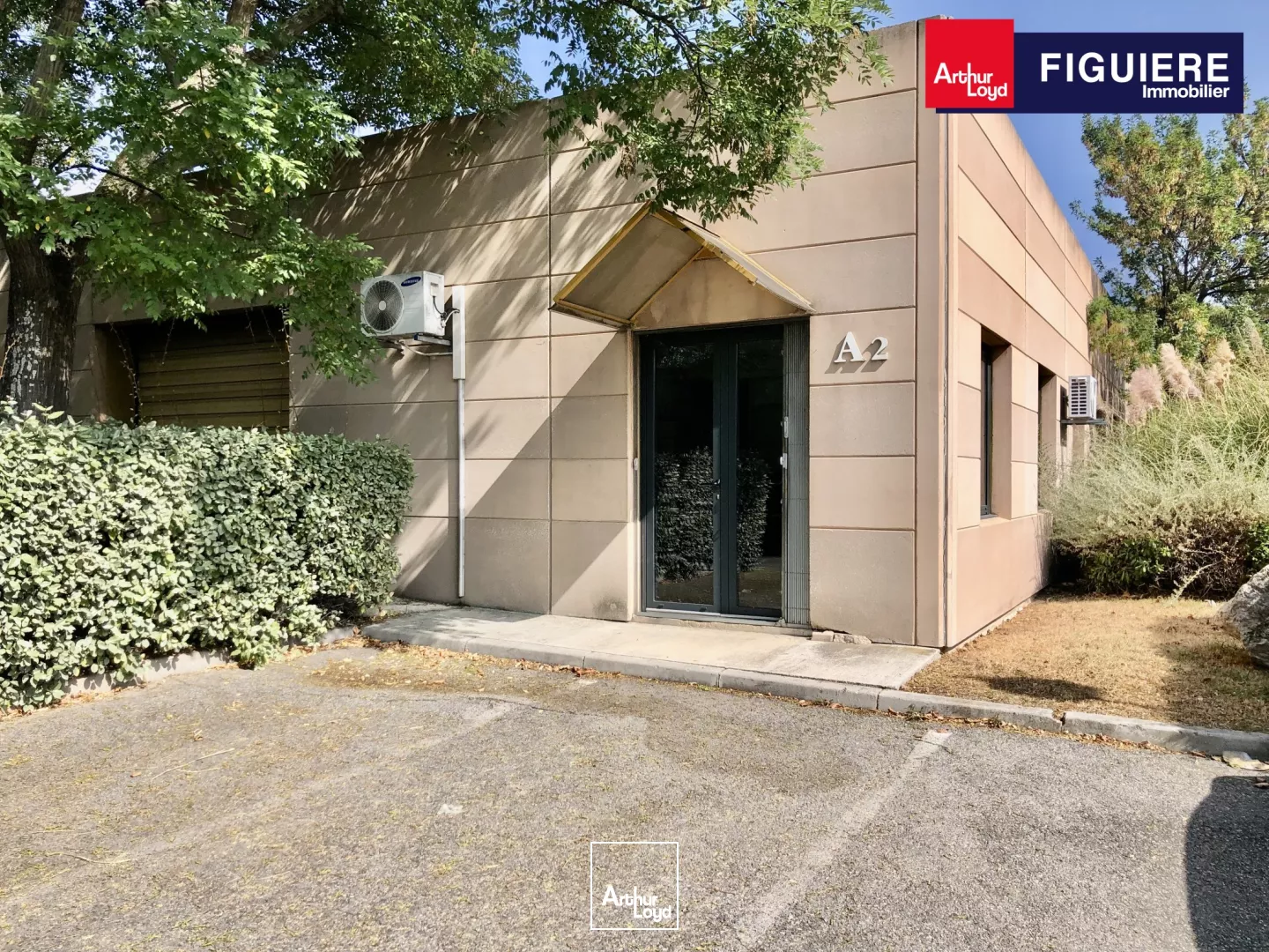 Locaux mixtes rénovés sur la ZI de l'ANJOLY à VITROLLES