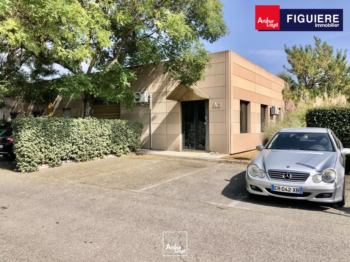 Locaux mixtes rénovés sur la ZI de l'ANJOLY à VITROLLES