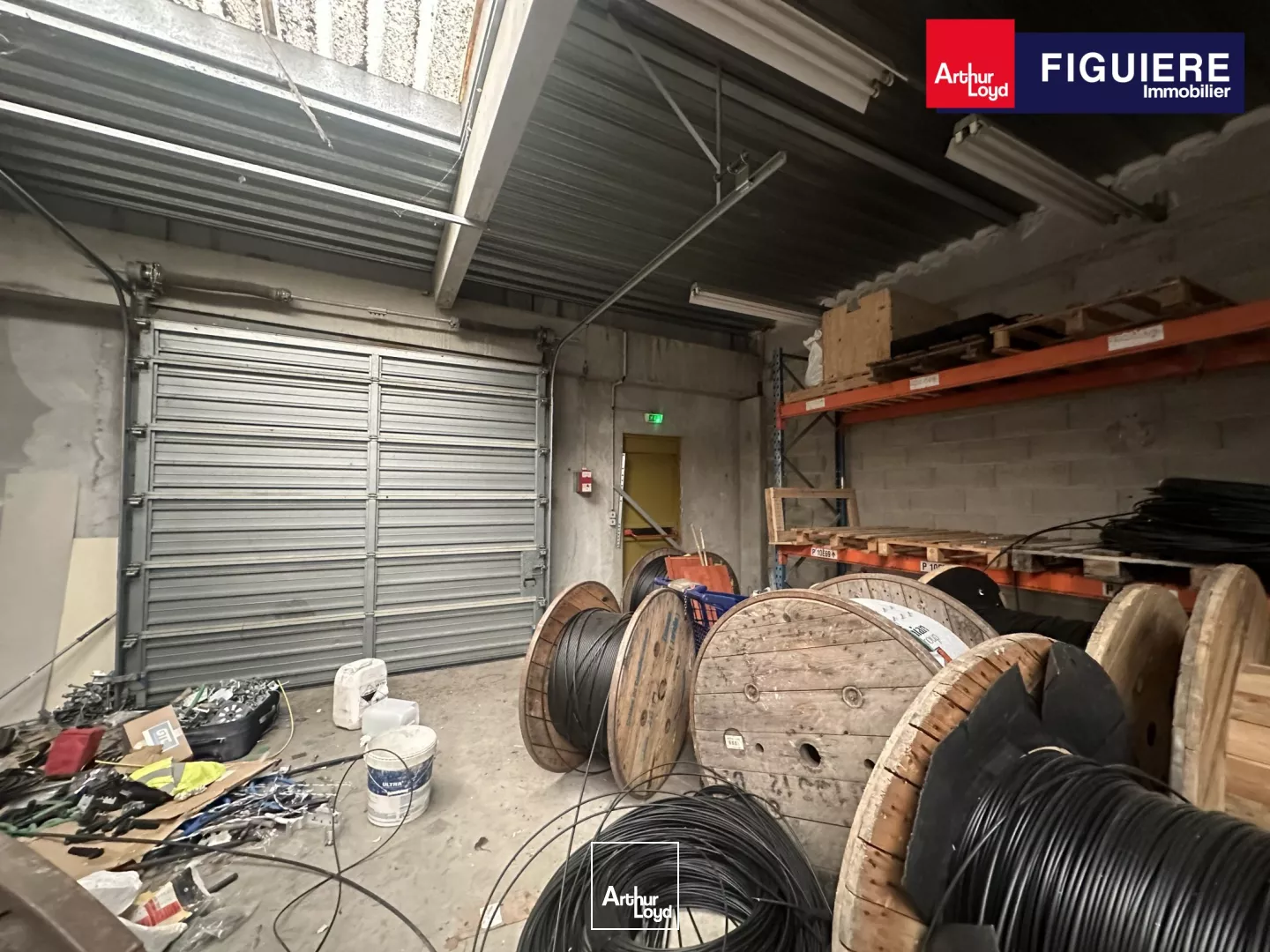 Locaux mixtes rénovés sur la ZI de l'ANJOLY à VITROLLES