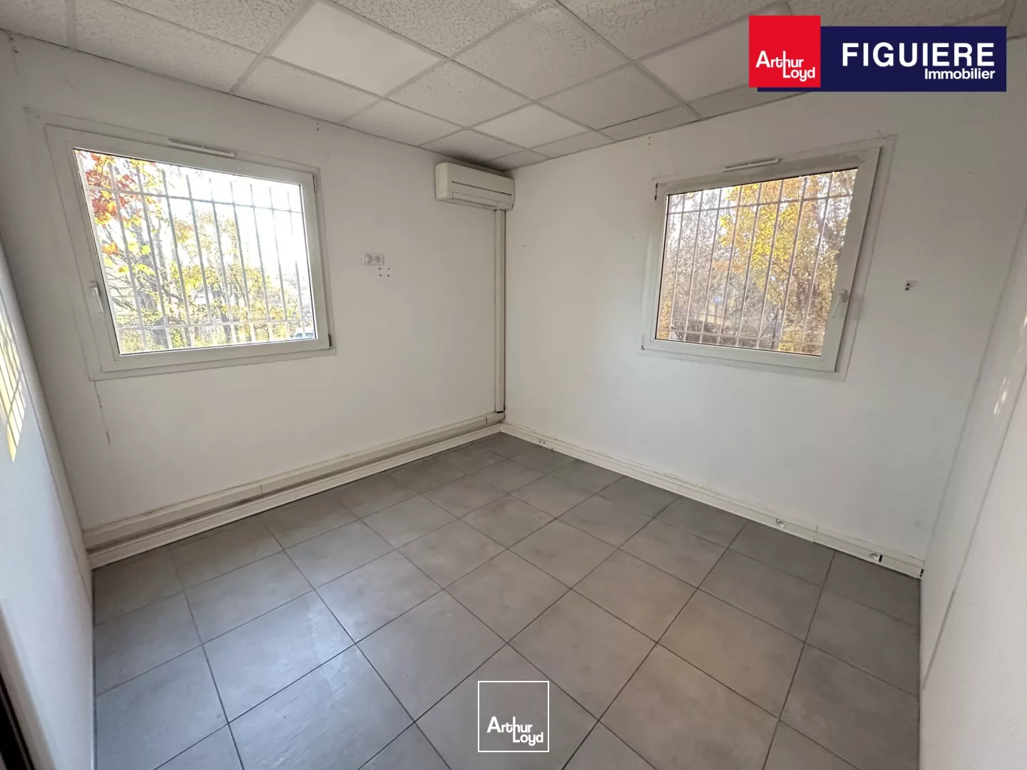 BUREAUX EN RDC DANS LA ZONE DE L'ANJOLY À VITROLLES