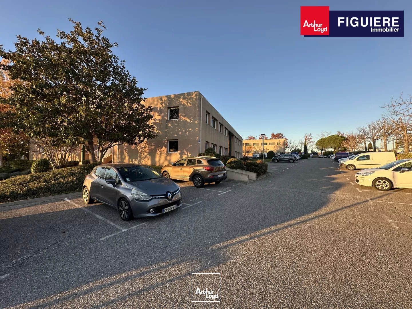 BUREAUX EN RDC DANS LA ZONE DE L'ANJOLY À VITROLLES