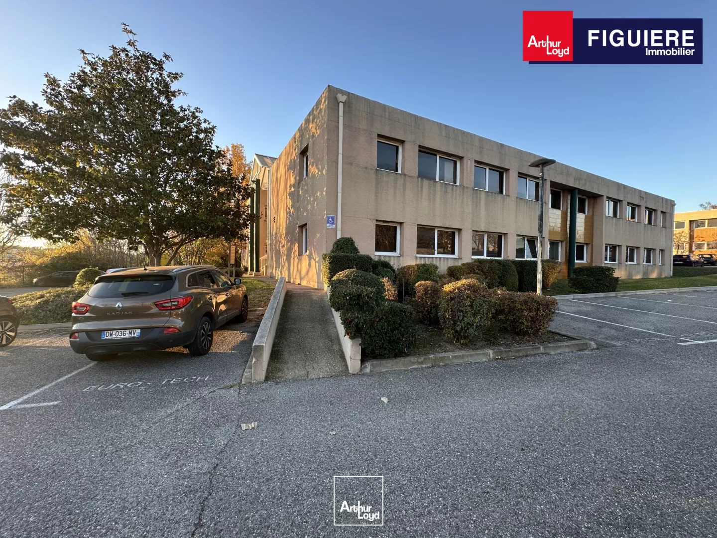 BUREAUX EN RDC DANS LA ZONE DE L'ANJOLY À VITROLLES
