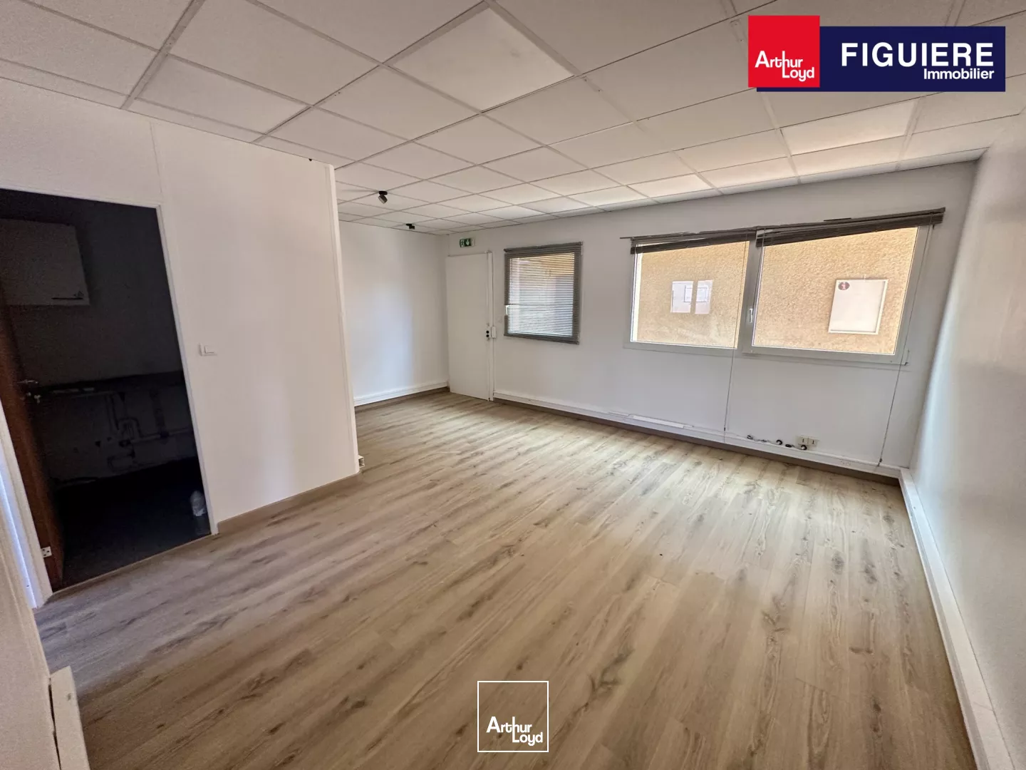 BUREAUX EN RDC DANS LA ZONE DE L'ANJOLY À VITROLLES