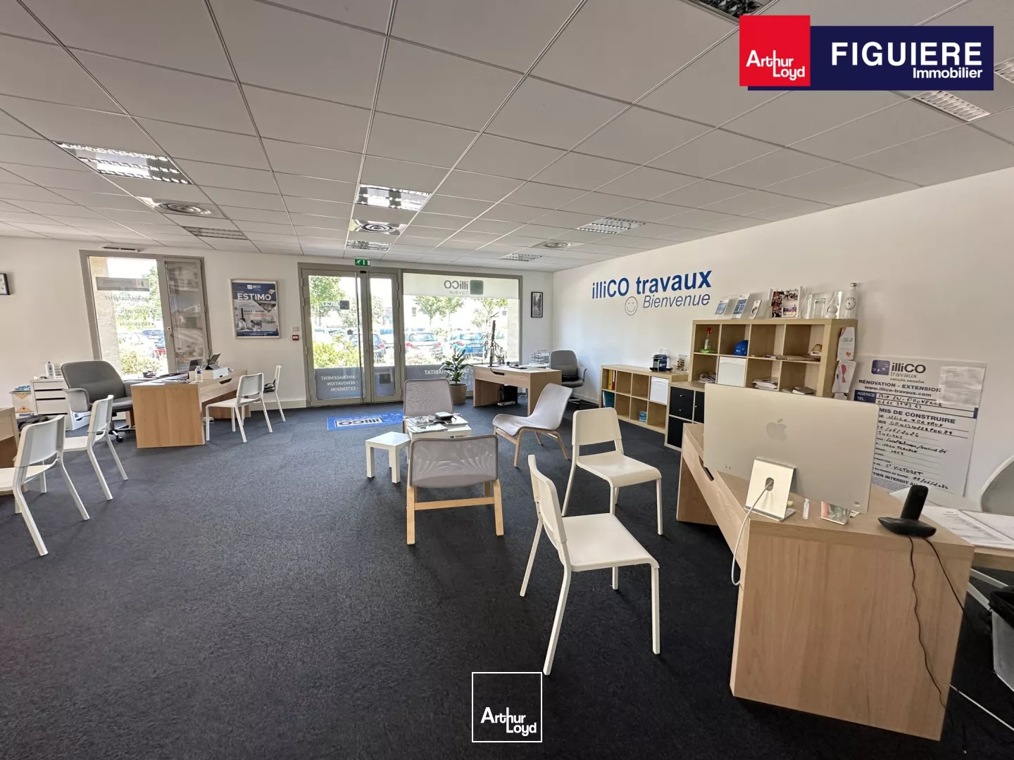 BUREAUX EN RDC AVEC PARKING ET VITRINE À VENDRE