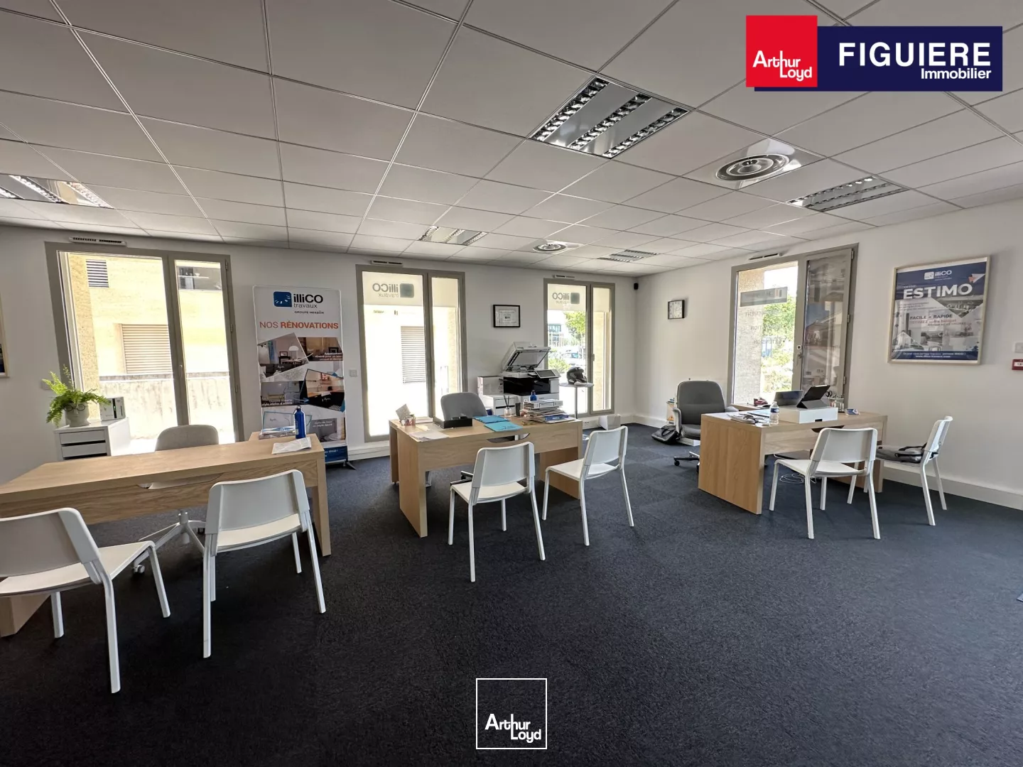 BUREAUX EN RDC AVEC PARKING ET VITRINE À VENDRE