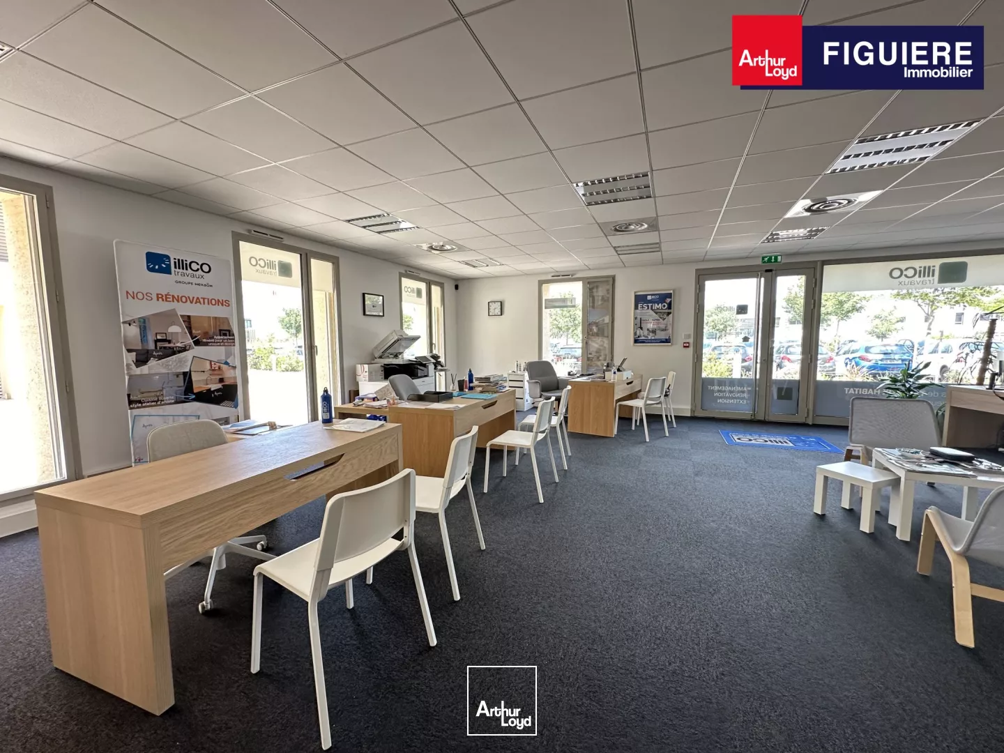 BUREAUX EN RDC AVEC PARKING ET VITRINE À VENDRE