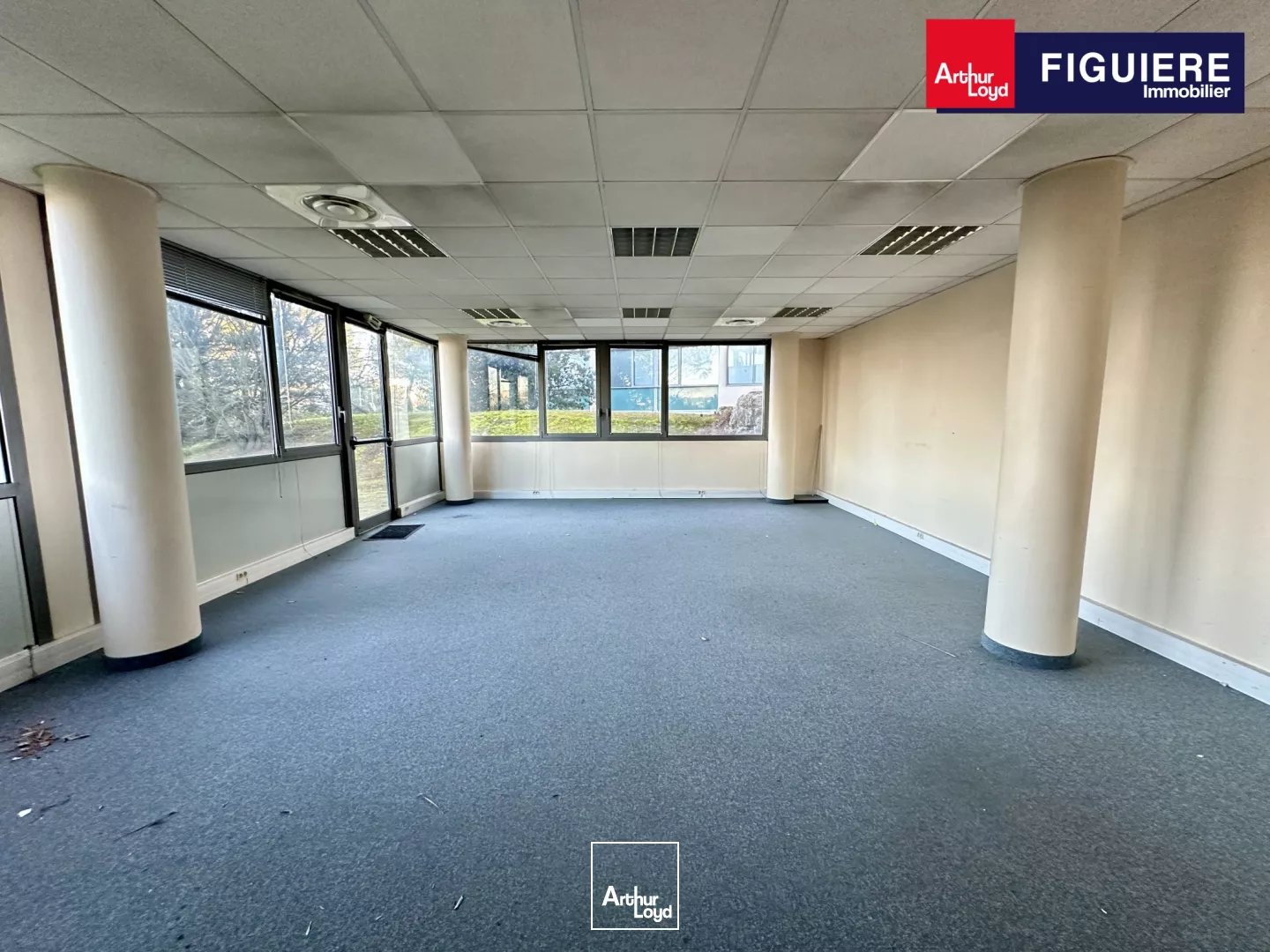 BUREAUX À LOUER EN RDJ AVEC VUE DÉGAGÉE