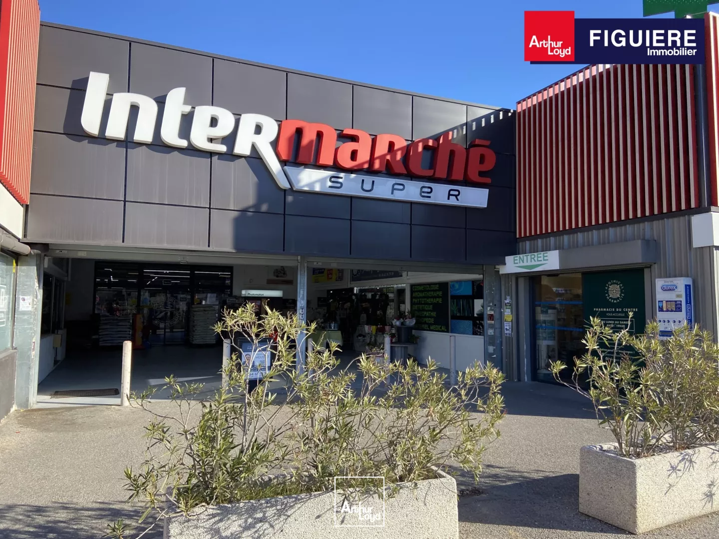 LOCAL CENTRE COMMERCIAL 